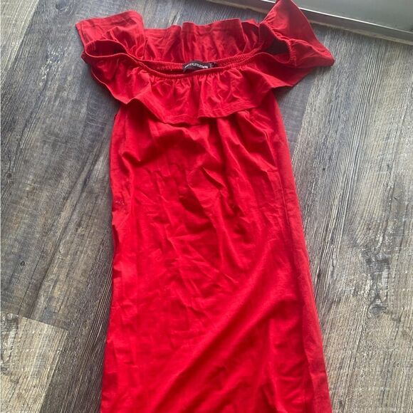[plt] pretty little thing stretchy off shoulder ruffle mini - Picture 1 of 4